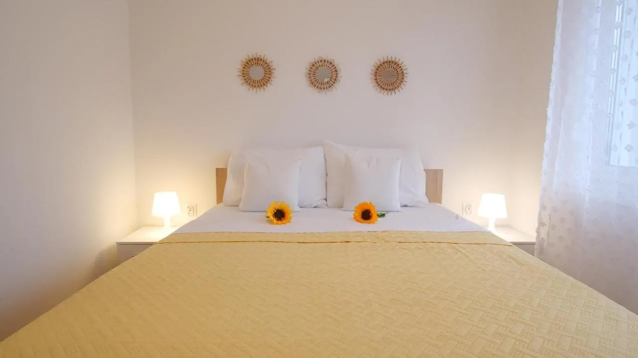 Arena Apartment With 3 Bedrooms In The City Center PUY