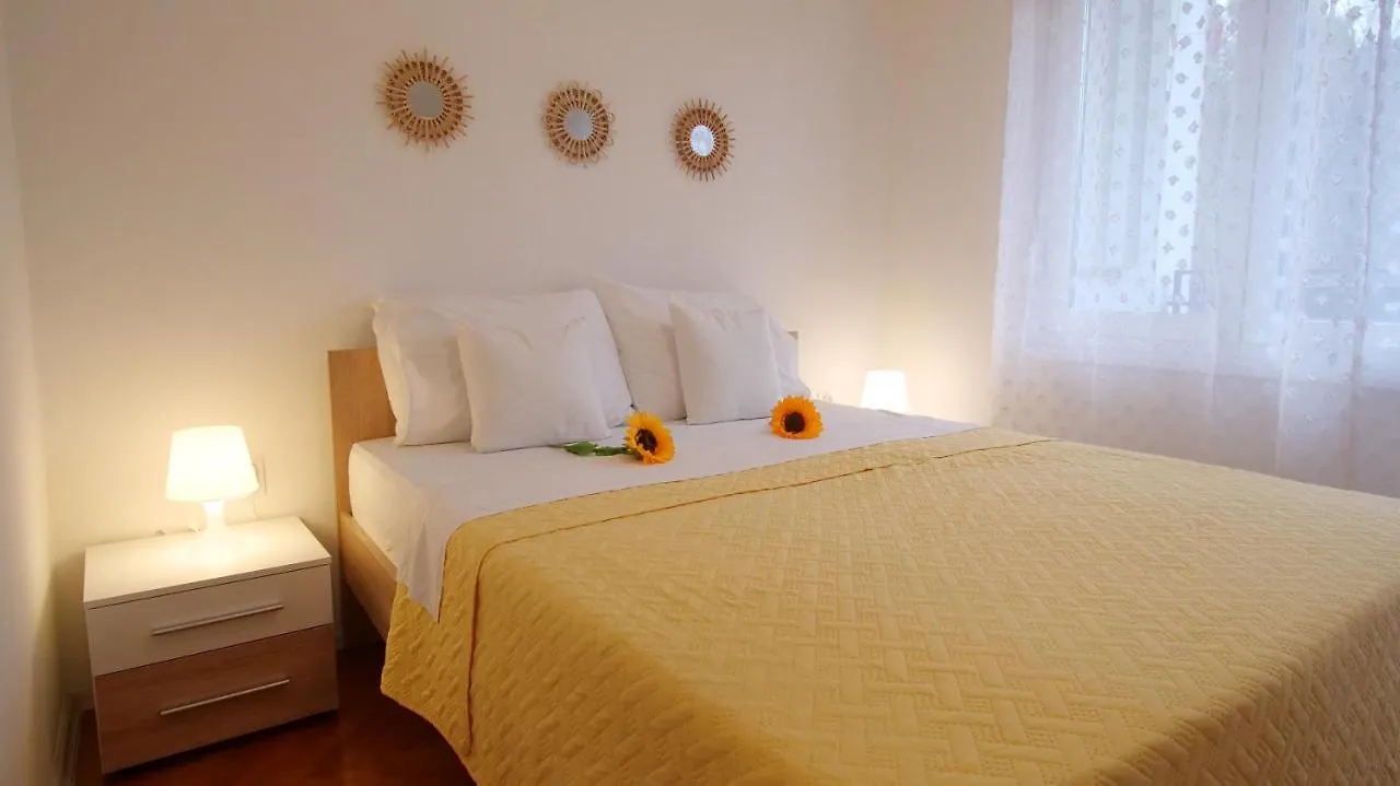 Arena Apartment With 3 Bedrooms In The City Center PUY 0*,