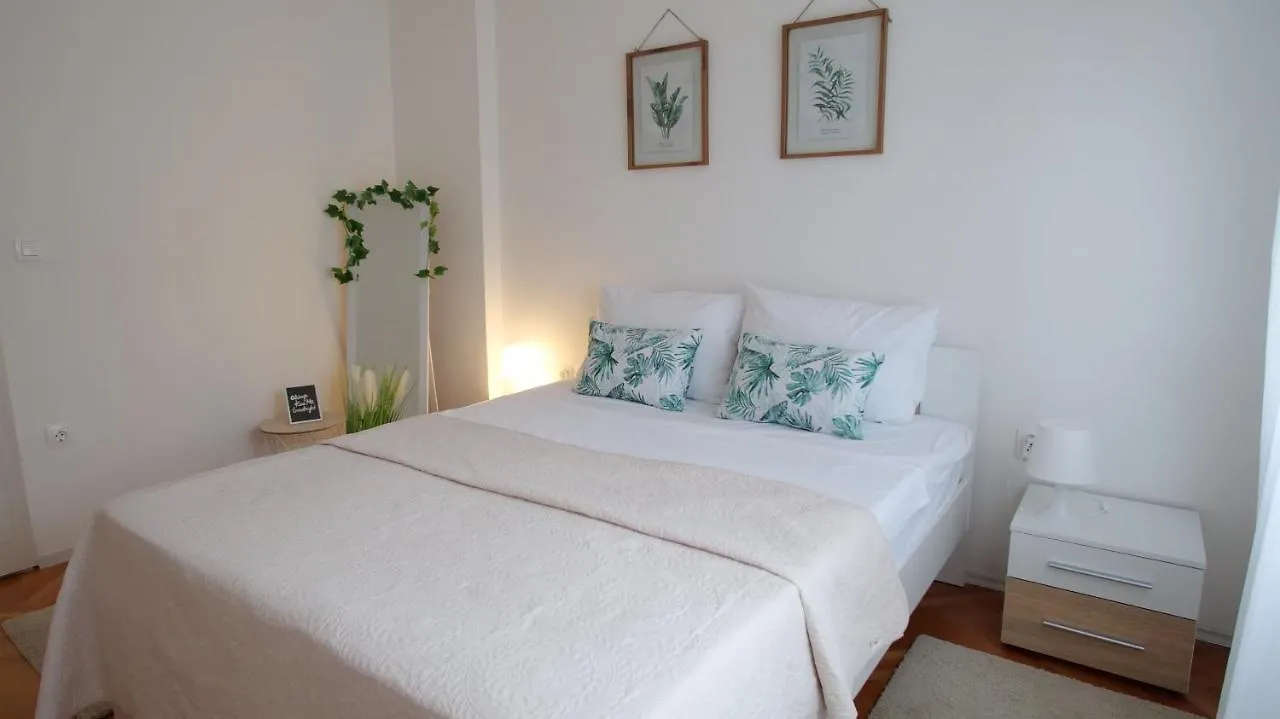 Arena Apartment With 3 Bedrooms In The City Center PUY