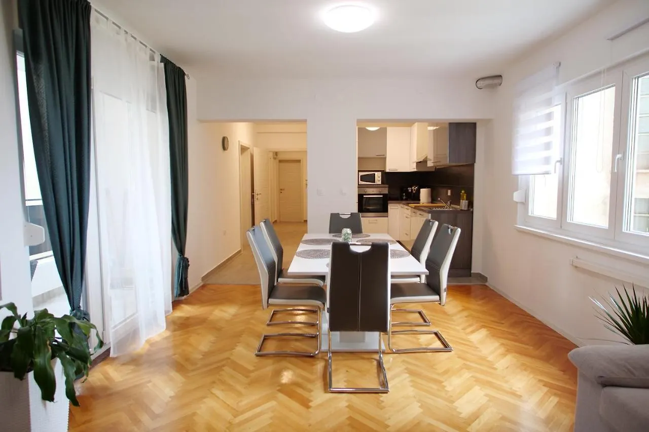 Arena Apartment With 3 Bedrooms In The City Center PUY 크로아티아