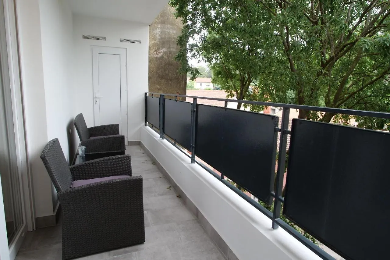 Arena Apartment With 3 Bedrooms In The City Center PUY